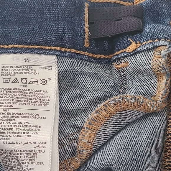 Old Navy Girls Distressed Skinny Jeans - Picture 4 of 8